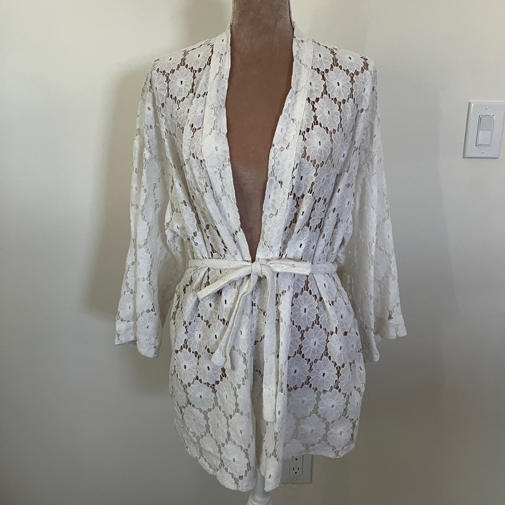 H&M size Medium White Lace Crochet Flower Robe Belted Beach Cover Up or Kimono